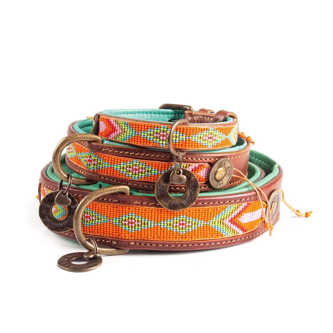 Beads Tiger Lily halsband detail oranje geel kralen leer Dog with a Mission DWAM