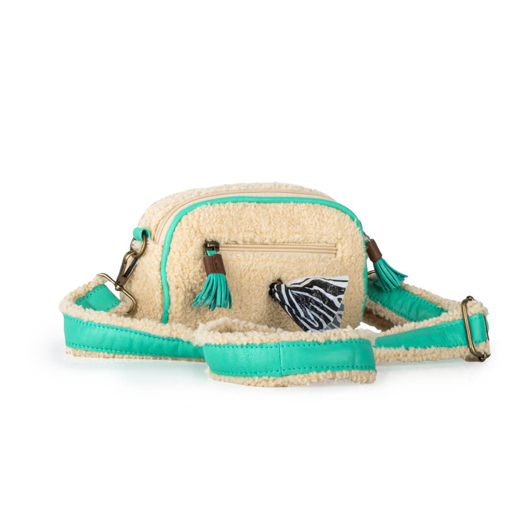 Walk The Dog crossbody tas teddy zijaanzicht met kwastjes