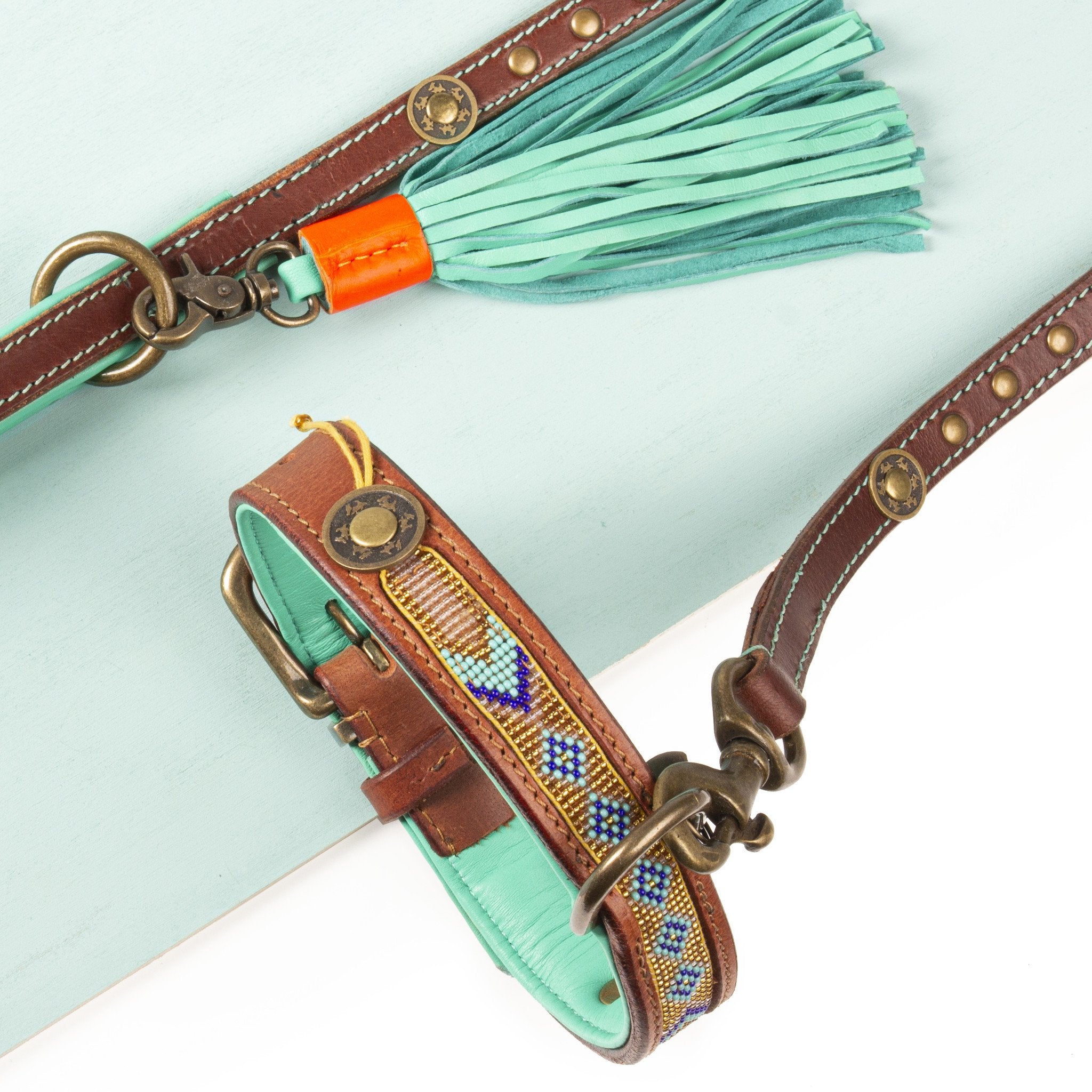 GOUDEN- HALSBAND -HOND- DOG WITH A MISSION