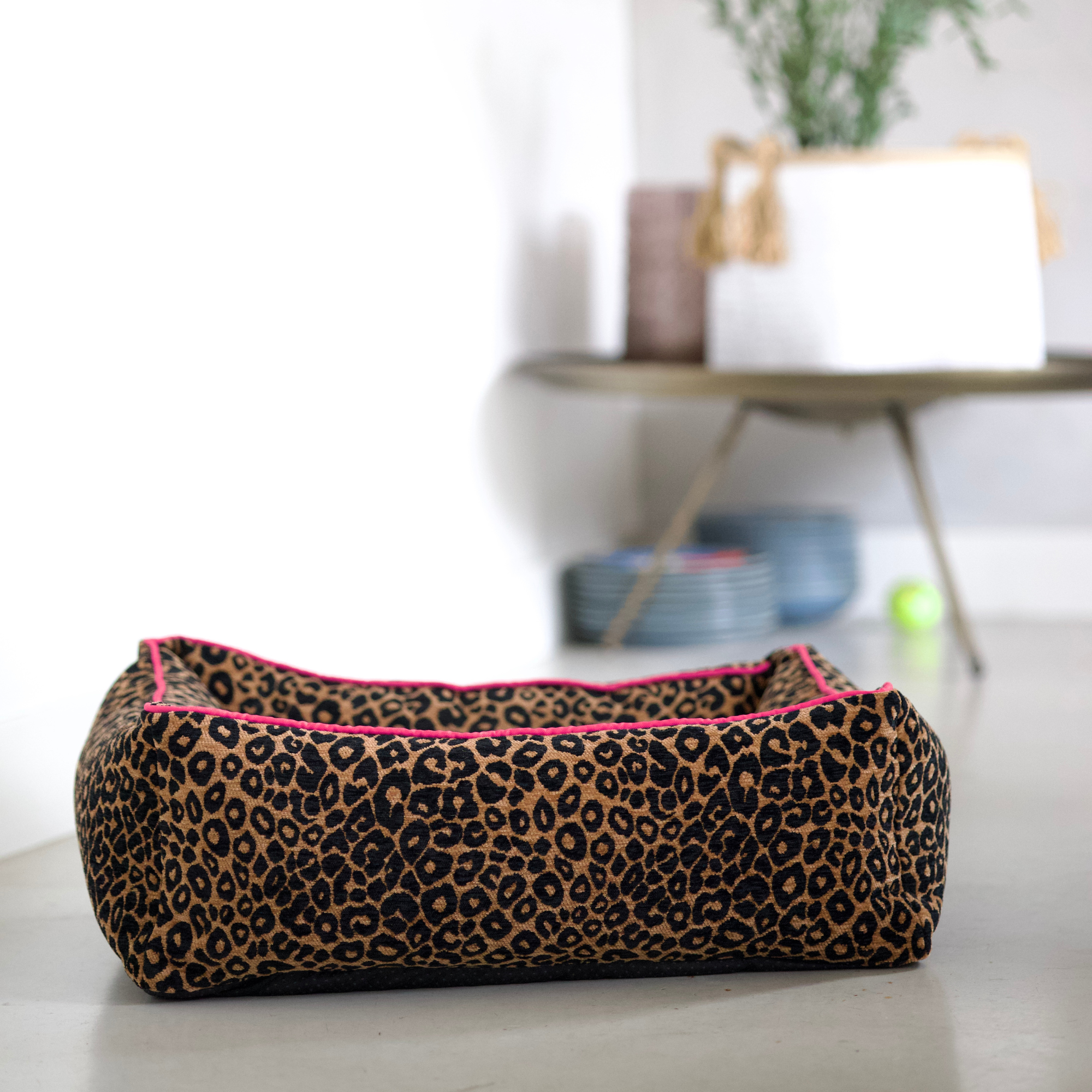 Lazy Leopard Dog Bed L (75x90cm / 90x100)