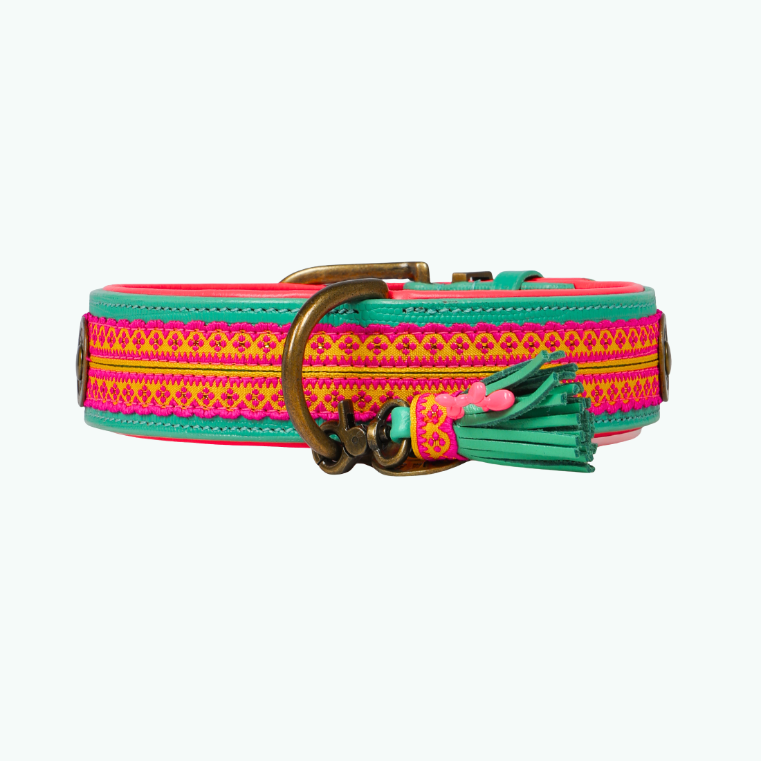 Voorkant van de Maui hondenhalsband 4 cm breed in turquoise buffelleer met geweven hot pink ribbon – Dog with a Mission
