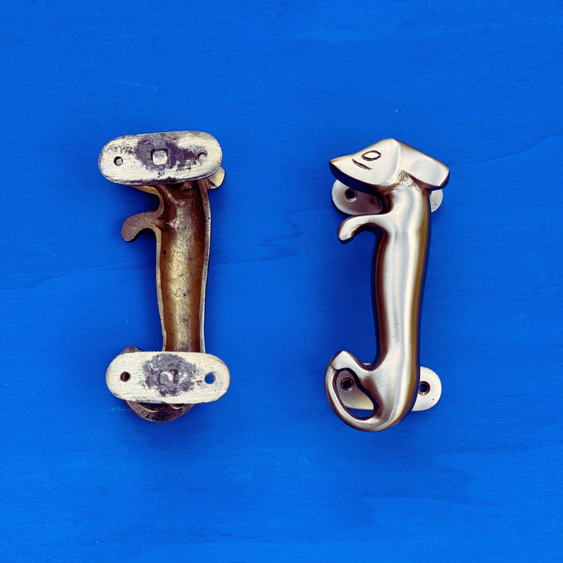 Dog-with-a-mission-Dachshund-deurklink-set-back