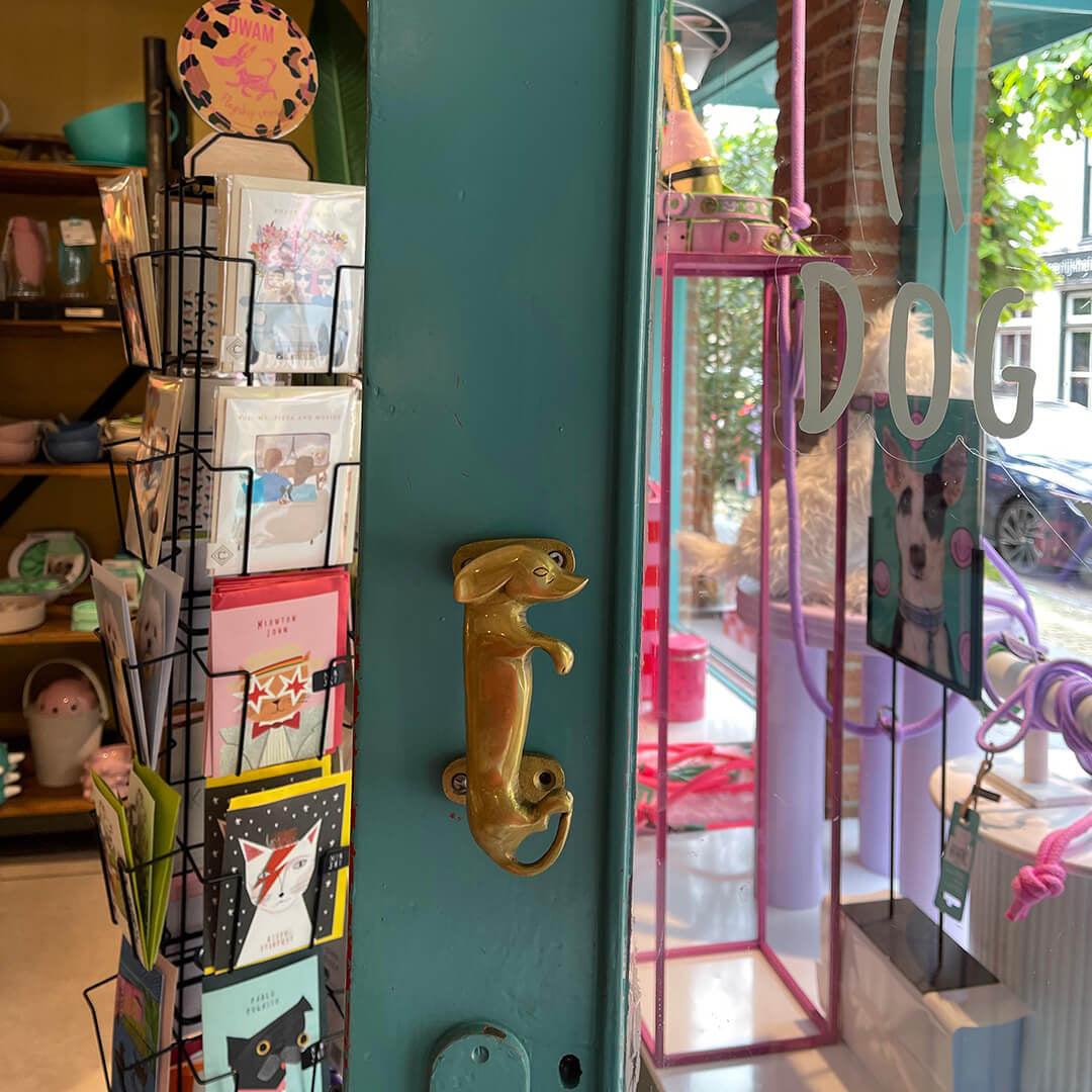 Dog-with-a-mission-dachshund-door-knob