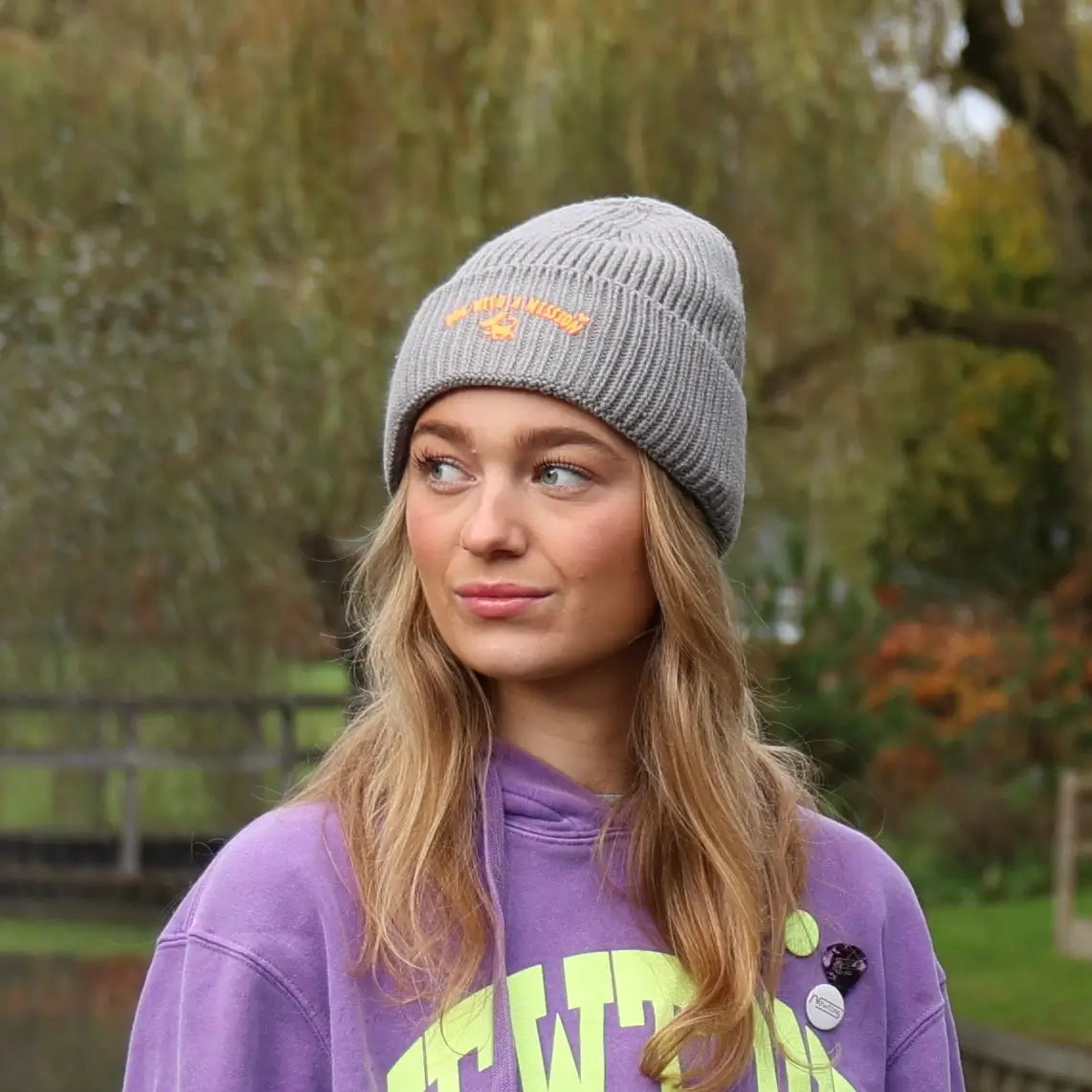 Dog-with-a-mission-DWAM- BEANIE- GRIJS-jpg