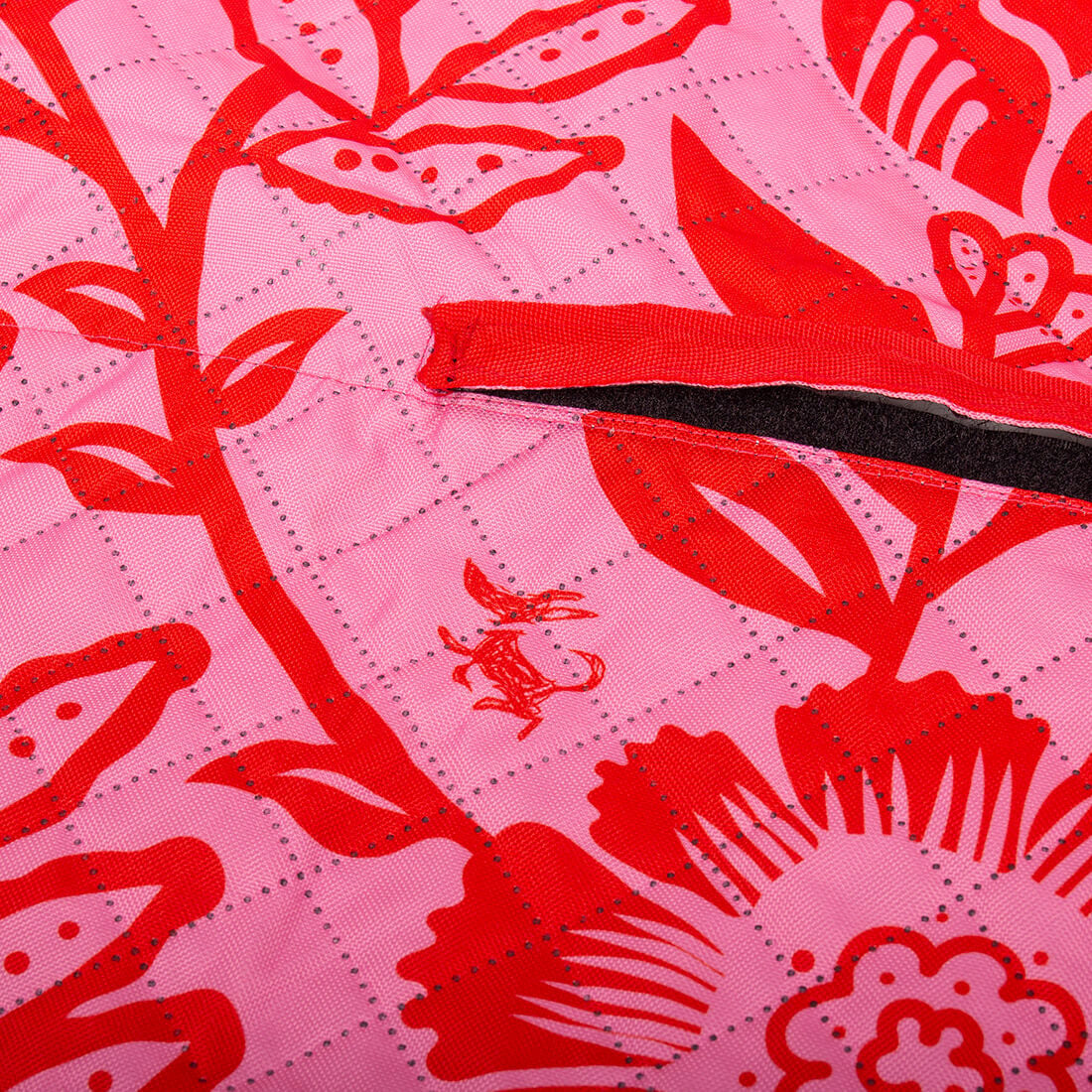 dog-with-a-mission-pink-AUTOKLEED-CARCOVER-LA-FIESTA-BOVEN1